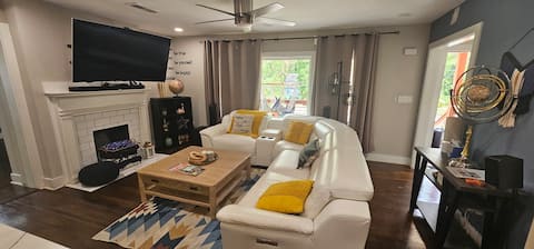 Top Airbnb: Cozy West End Oasis- 10 min to Mercedes Stadium! in Venetian Hills