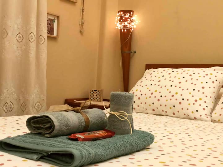Froso's Fresh Old Apartment In Gazi - Atenas