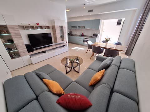 Top performing Airbnb: Split: Directly on NEW Znjan Beach | SeaSun&Relax in Gradski Kotar Trstenik