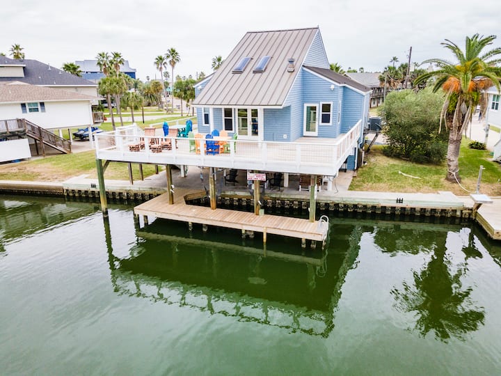 Spacious Waterfront Home On Main Canal. - Jamaica Beach