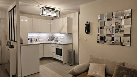 Top performing Airbnb: T2 40 m² Air-conditioned 6 min walk Borely-Prado Beach in Marseille 8e Arrondissement