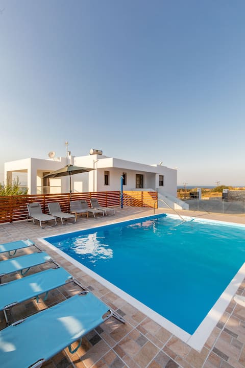 Villa Cleopatra: Heated Pool, Tennis & Football