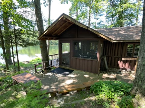 Rustic Lakeside Cabin on Little Spider Lake