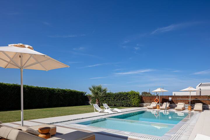 Lush Family Escape | Pool & Kids’ Zone by etouri gallery image 3