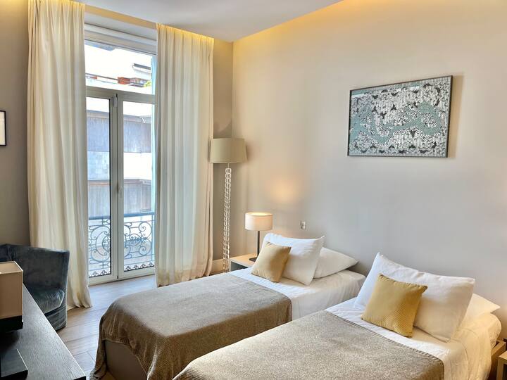 El dormitorio 2 se puede organizar con 2 camas individuales o una cama de matrimonio, compartes el baño y el inodoro  con el dormitorio 1.