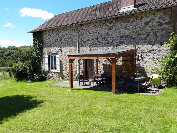 Gîte  à  La Ferme Chaleureux Avec Poêle à Bois - Arnac-Pompadour