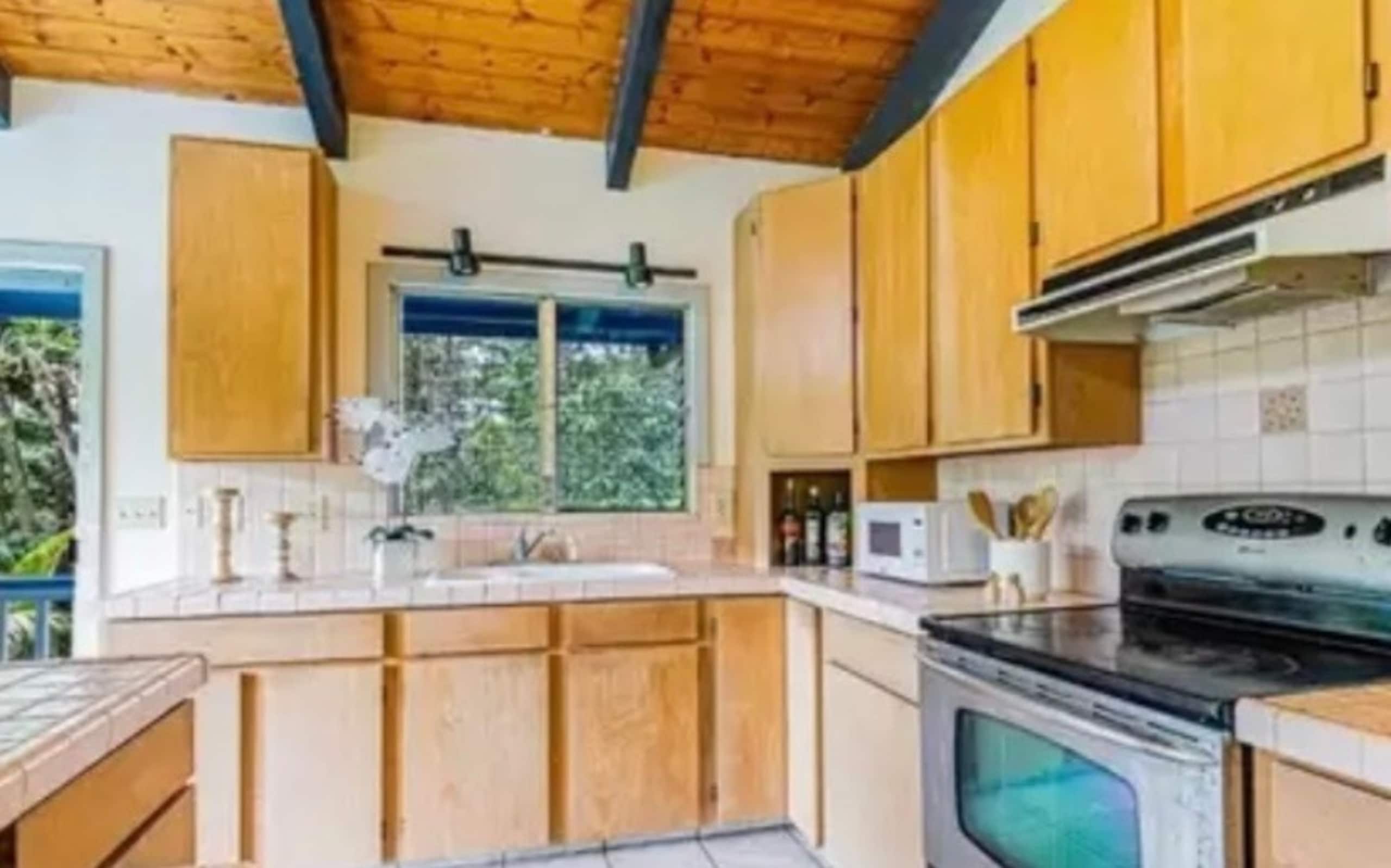 Home in Keaau · ★4.93 · 1 bedroom · 1 bed · 1 private bath - Image 7