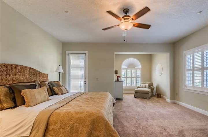 Spacious Master Suite With King Bed And Plenty Of Natural Light