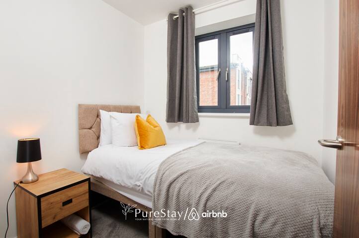 Spacious 5-bedroom Manchester Retreat by PureStay gallery image 3