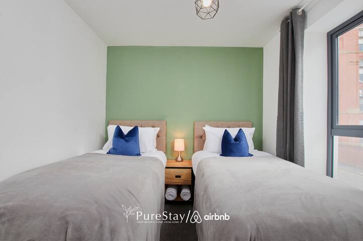 Spacious 5-bedroom Manchester Retreat by PureStay gallery image 5