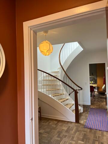 Stor villa med pejs og bibliotek gallery image 3