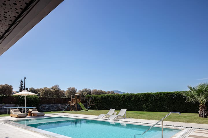 Family Getaway | Kids’ Pool & Ping Pong by Etouri