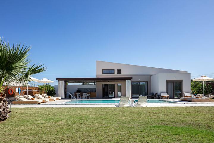 Family Getaway | Kids’ Pool & Ping Pong by Etouri gallery image 5