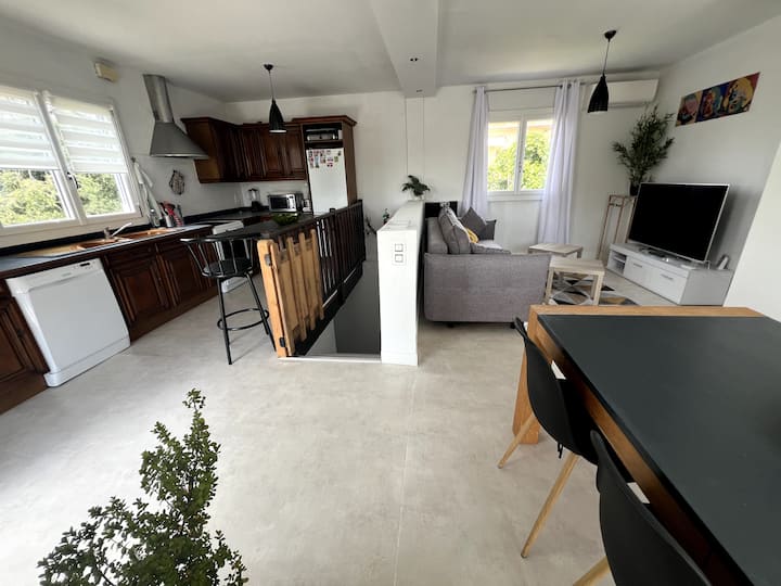 Logement Indépendant Dans Villa Avec Piscine - Antibes