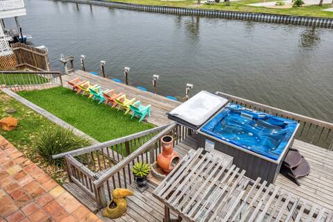 2 King Suites, 4 Full Baths, 6BRs, Gig Internet