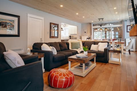 Top Airbnb: Riverside Chalet with Hot Tub near Tremblant in Labelle