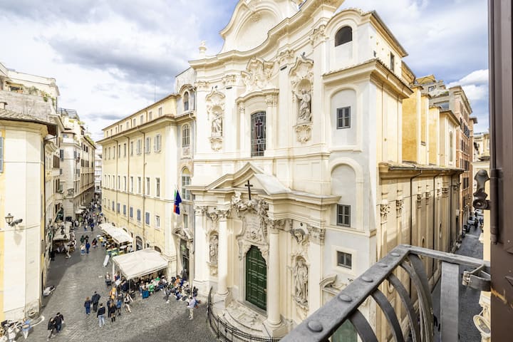 Old Pantheon, Piazza della Maddalena super view.