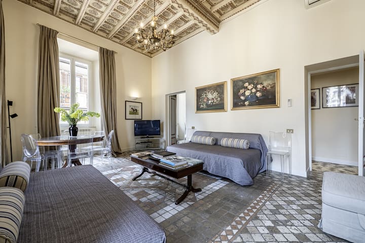 Old Pantheon, Piazza della Maddalena super view. gallery image 2