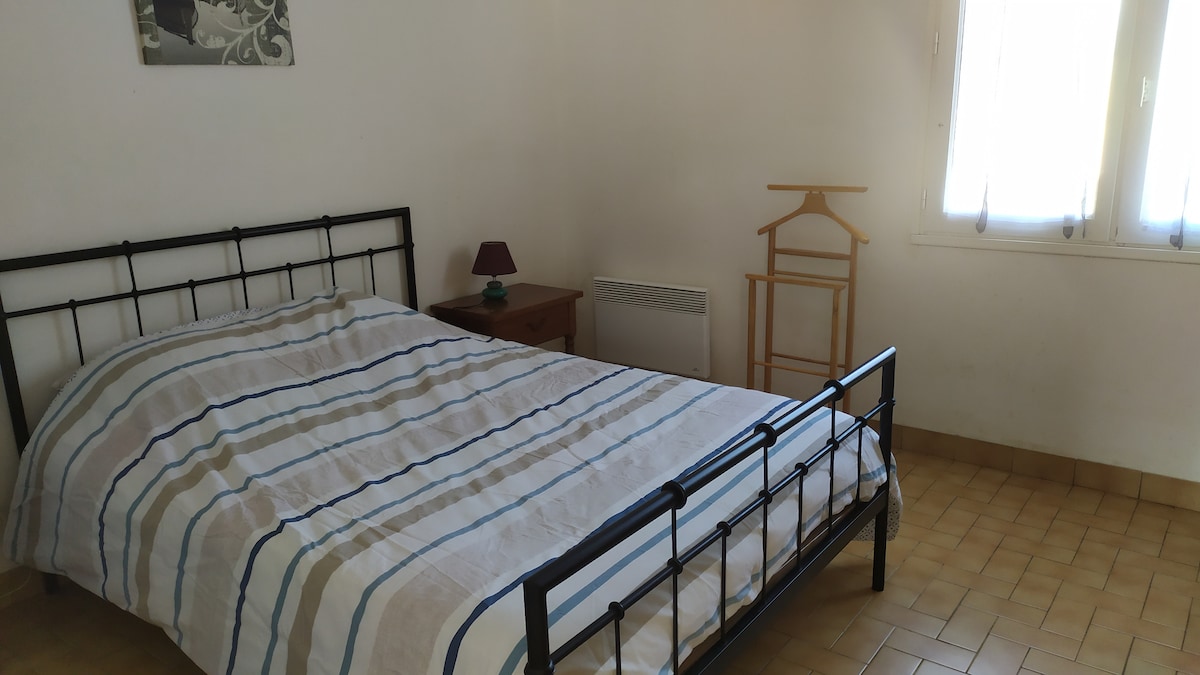 საძინებელი 1