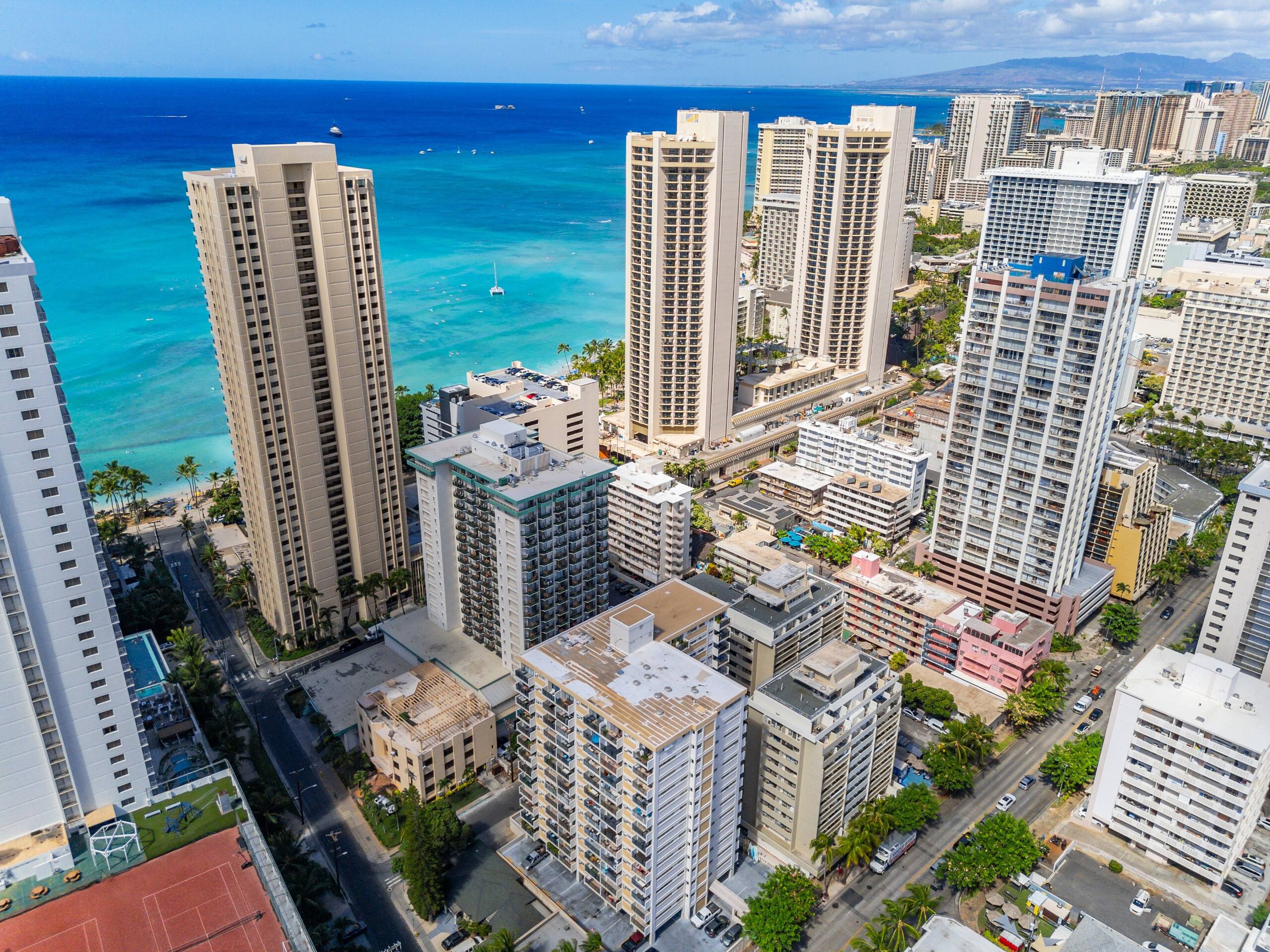 Condo in Honolulu · ★4.9 · 3 bedrooms · 4 beds · 2 private baths - Image 67