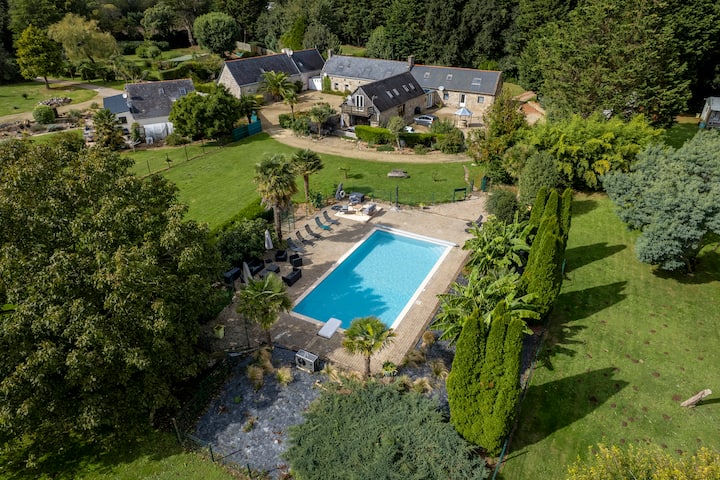 Gîte 8 Personnes Avec Piscine
à 10 Mn Des Plages - Finistère
