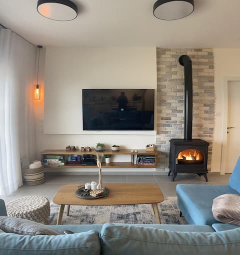 *Mini penthouse with 3 bedrooms, ocean view, huge balcony*