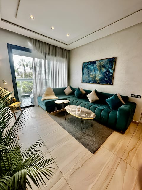 Top Airbnb: Luxury Oceanfront Apartment with Private Pool in El Mansouria