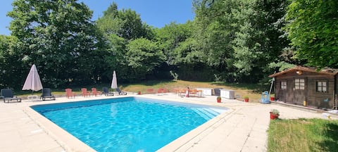 Quiet Gîte Réole – park, pool & parking