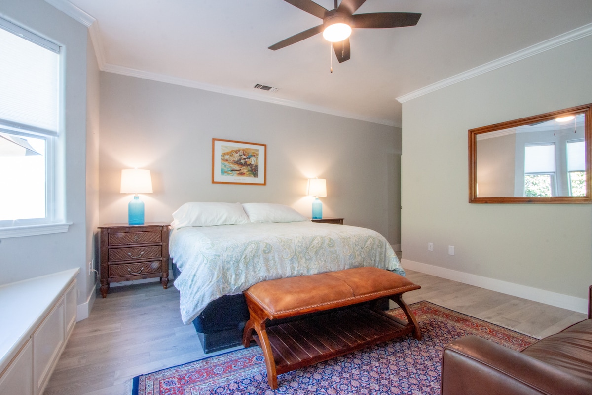 Спалня 3 разполага с голямо двойно легло и удобен диван. 