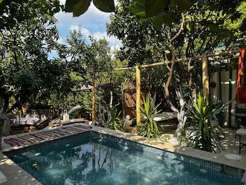 Full Villa,5 bedrooms,Garden & Pool @ElaineZescape