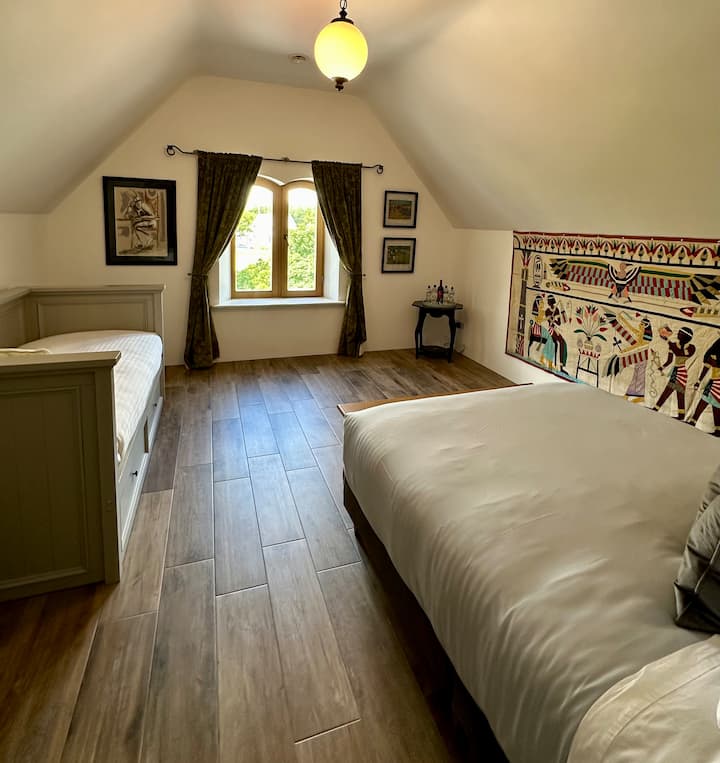 Claregalway Castle - Knockma (2nd Floor) - Claregalway