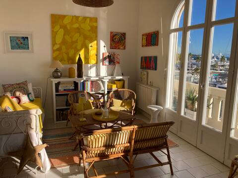 Top Airbnb: Exceptional View above the Old Harbour of Golfe J in Vallauris