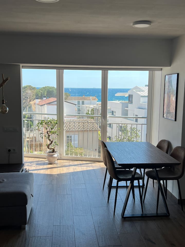 Apartment With Sea Views 50m From The Beach - Palafrugell