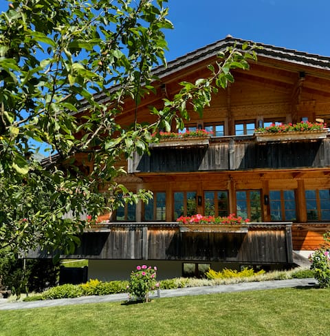 Charming Mountain Chalet with Stunning Views