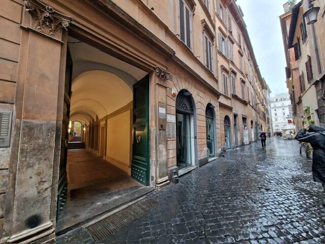 Luxury apartment in Trevi Fountain gallery image 3
