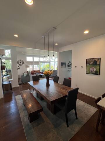 Lake and Rainier views, tons of space and games gallery image 5