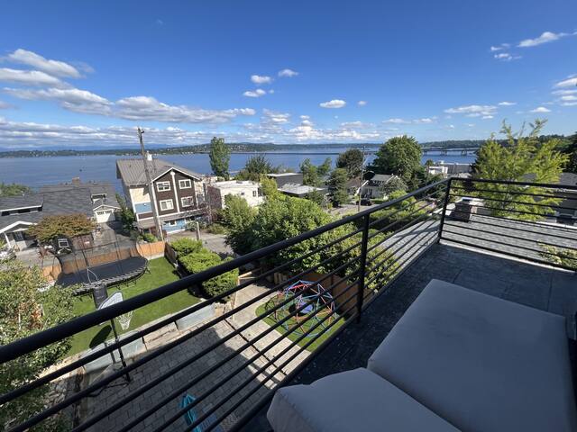 Lake and Rainier views, tons of space and games gallery image 2