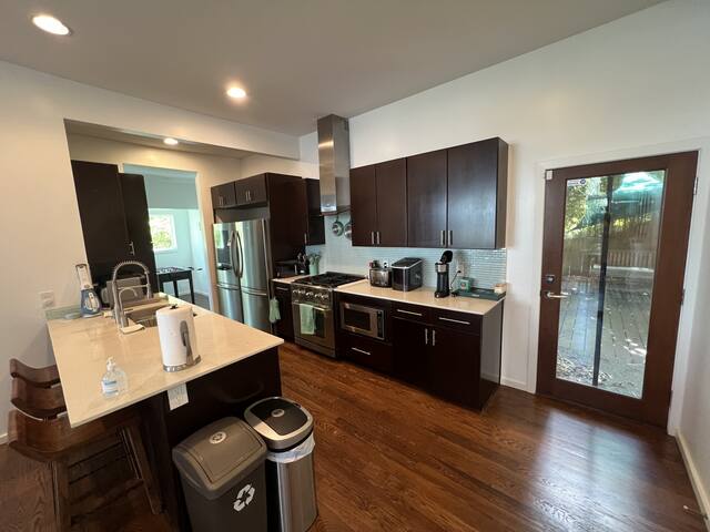 Lake and Rainier views, tons of space and games gallery image 4