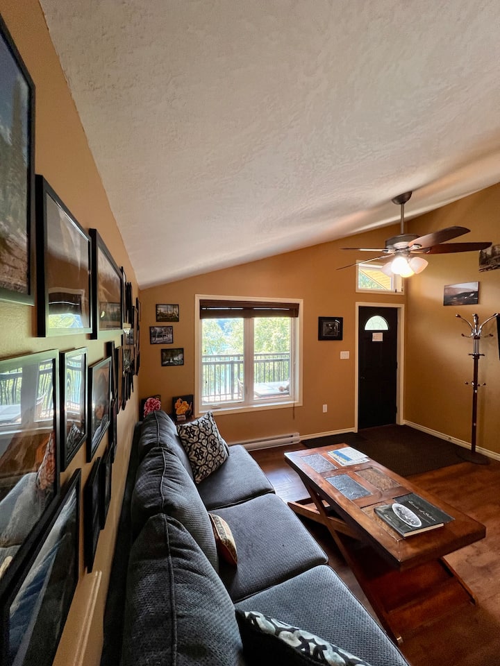 Trout Lake Retreat Suite 2 - Alberta