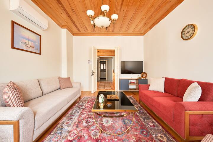 Nostalgic & Comfortable Historical Home! gallery image 2