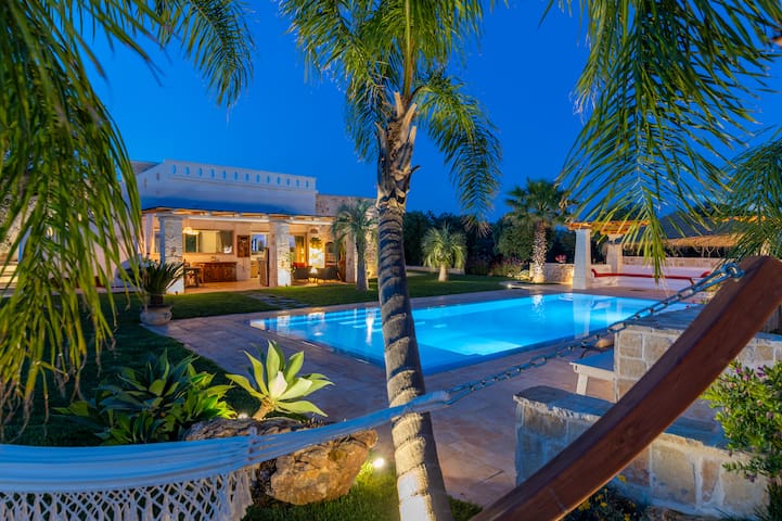 Villa a Ostuni-piscina – wifi-AC-5 km dal mare