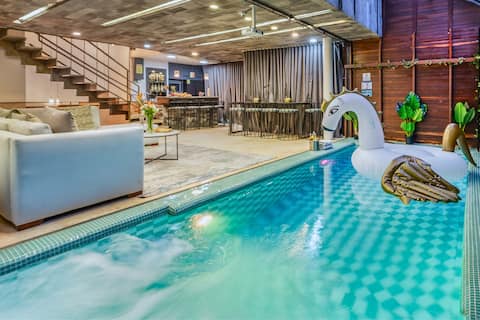 9BR Indoor Heated Pool & Jacuzzi | In Lleras Park