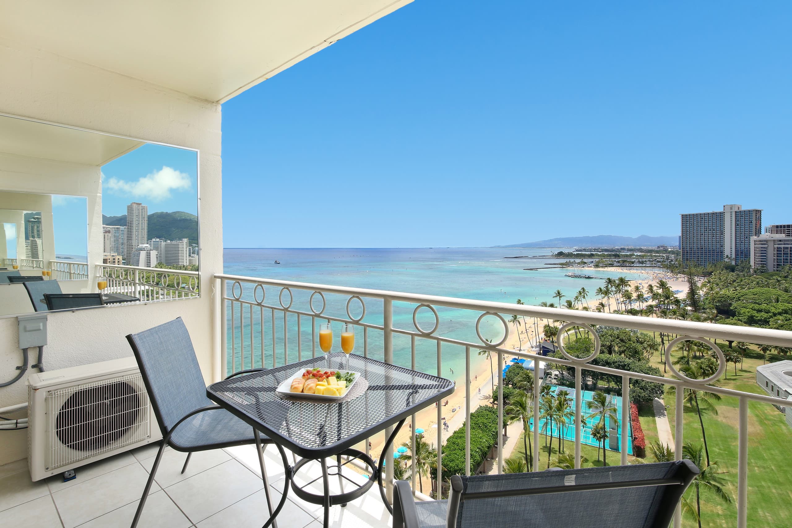 Condo in Honolulu · ★5.0 · Studio · 1 bed · 1 private bath - Image 2