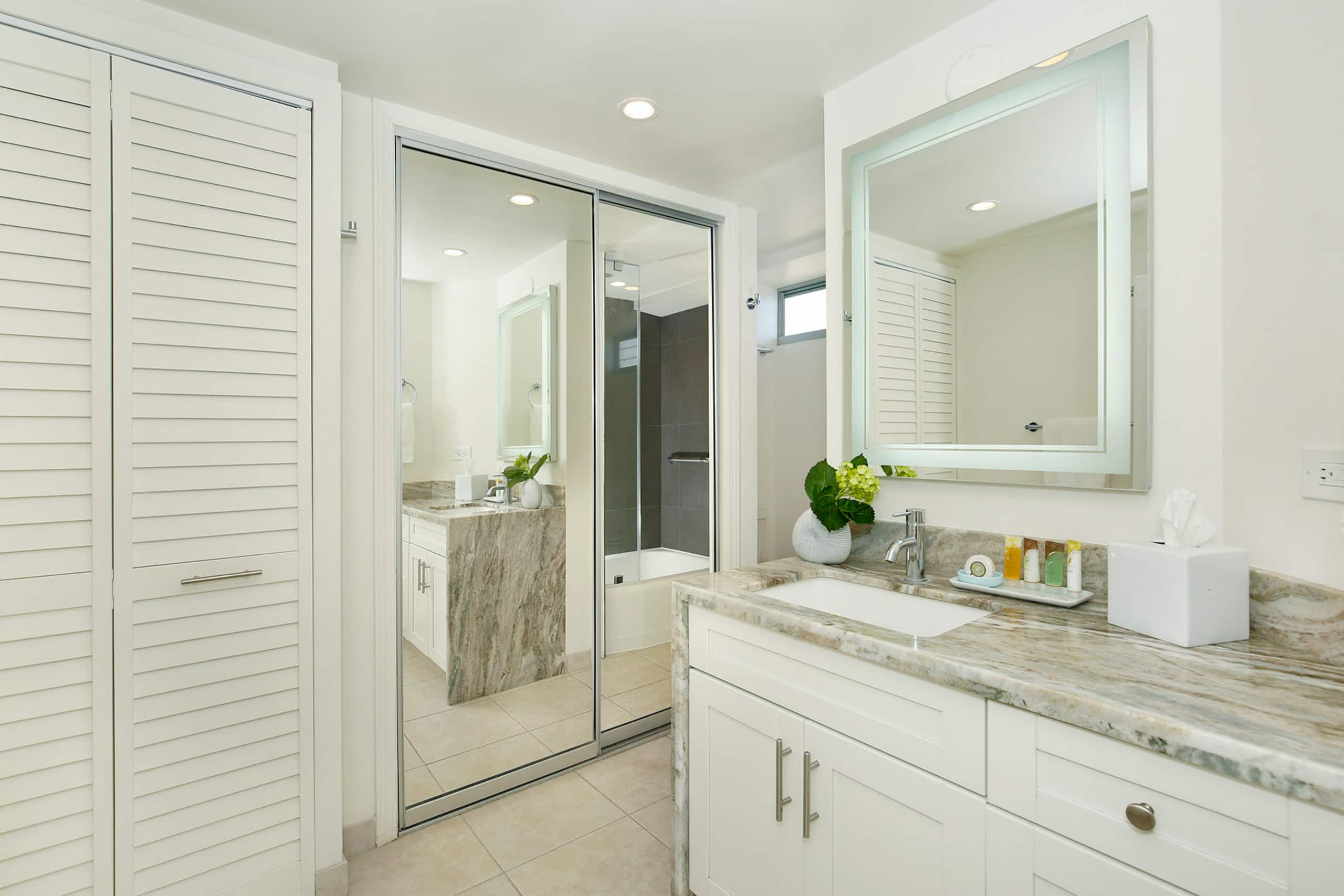 Condo in Honolulu · ★5.0 · Studio · 1 bed · 1 private bath - Image 11