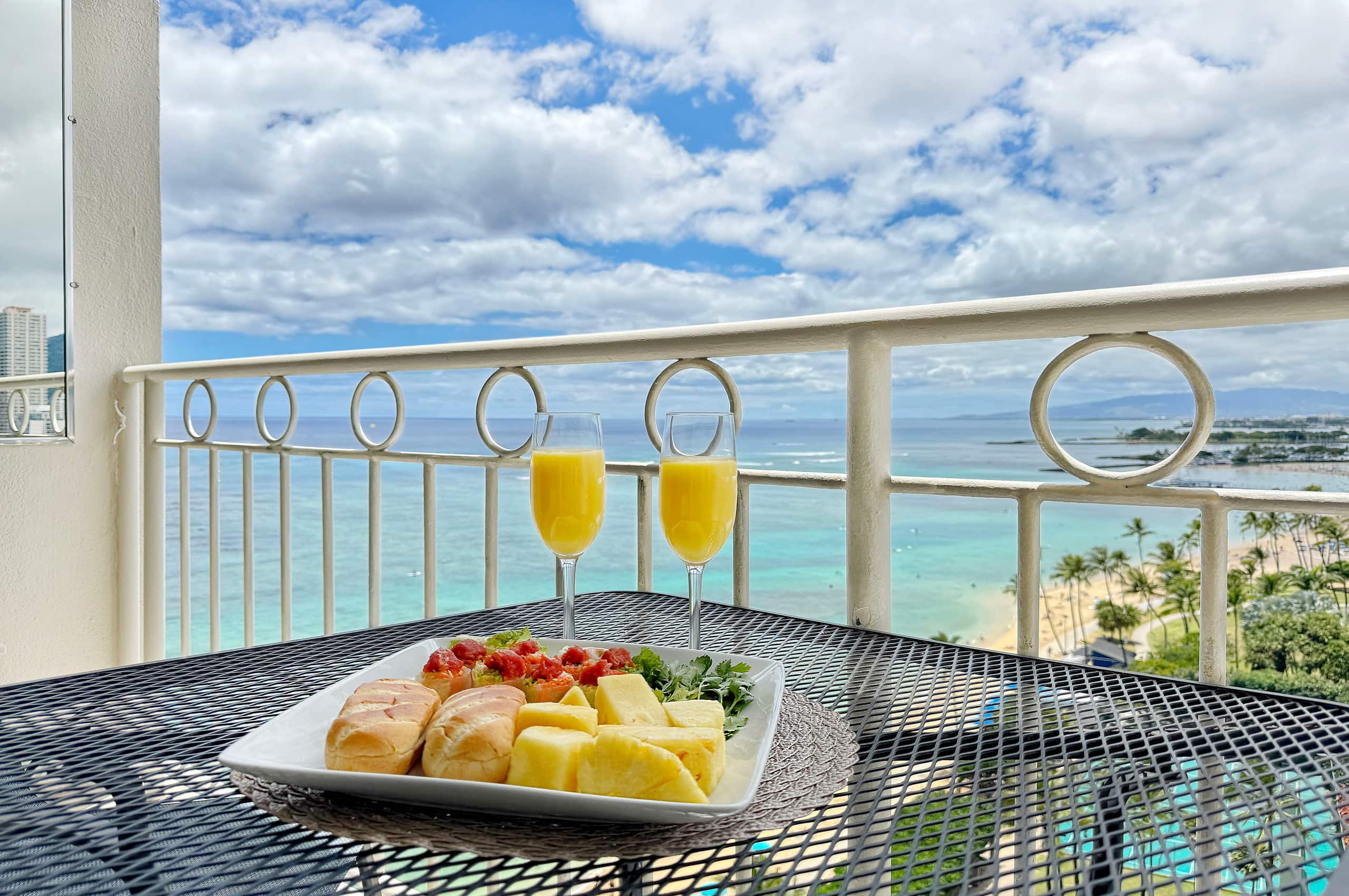 Condo in Honolulu · ★5.0 · Studio · 1 bed · 1 private bath - Image 17