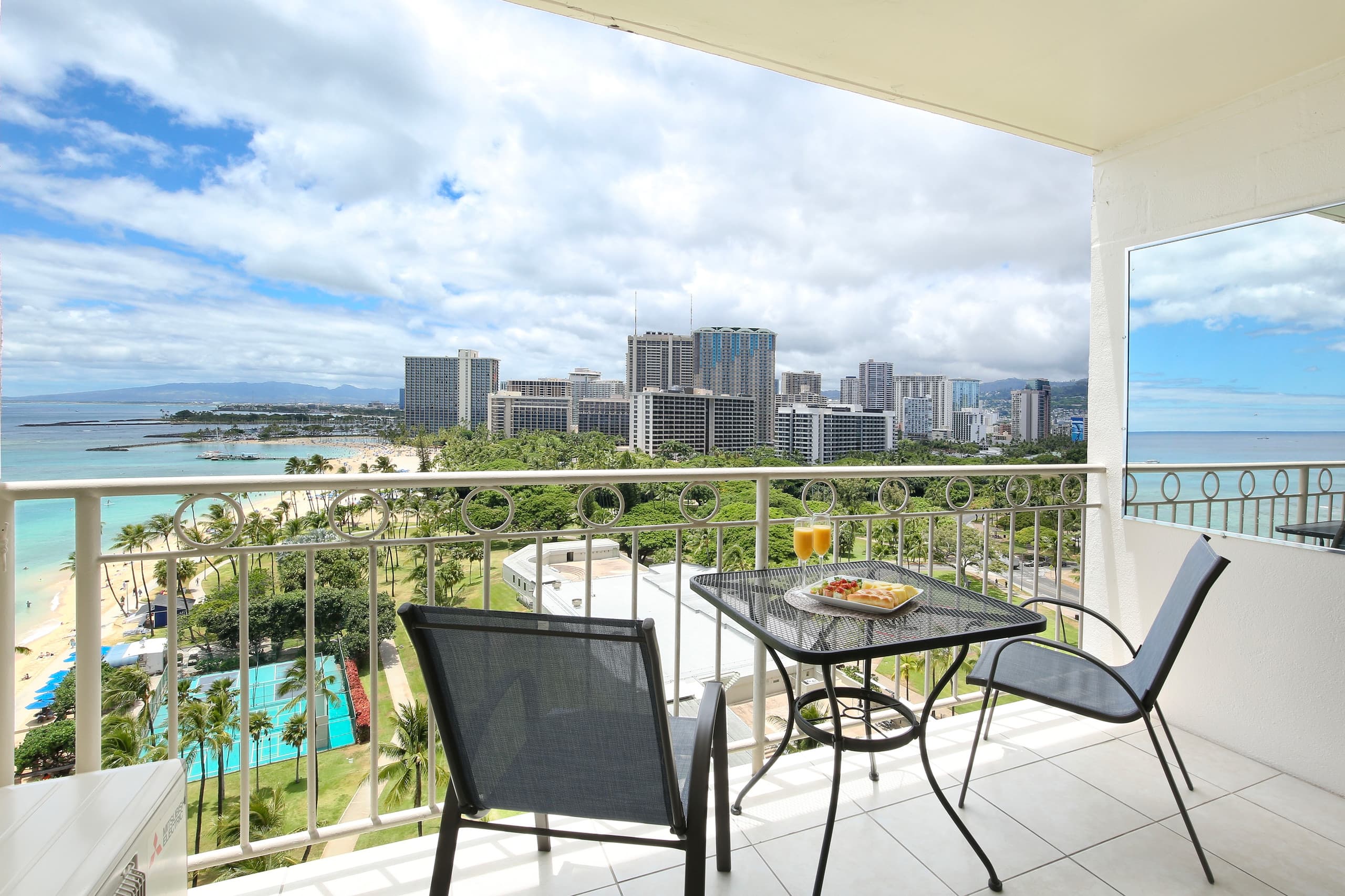 Condo in Honolulu · ★5.0 · Studio · 1 bed · 1 private bath - Image 16