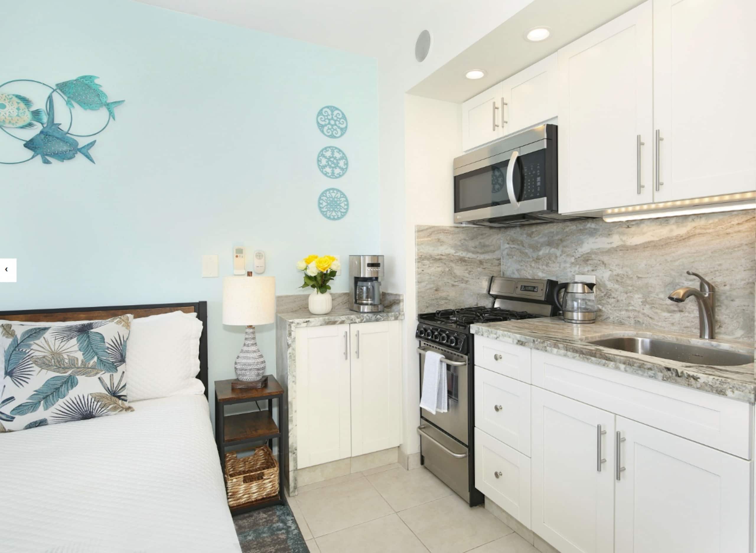 Condo in Honolulu · ★5.0 · Studio · 1 bed · 1 private bath - Image 6