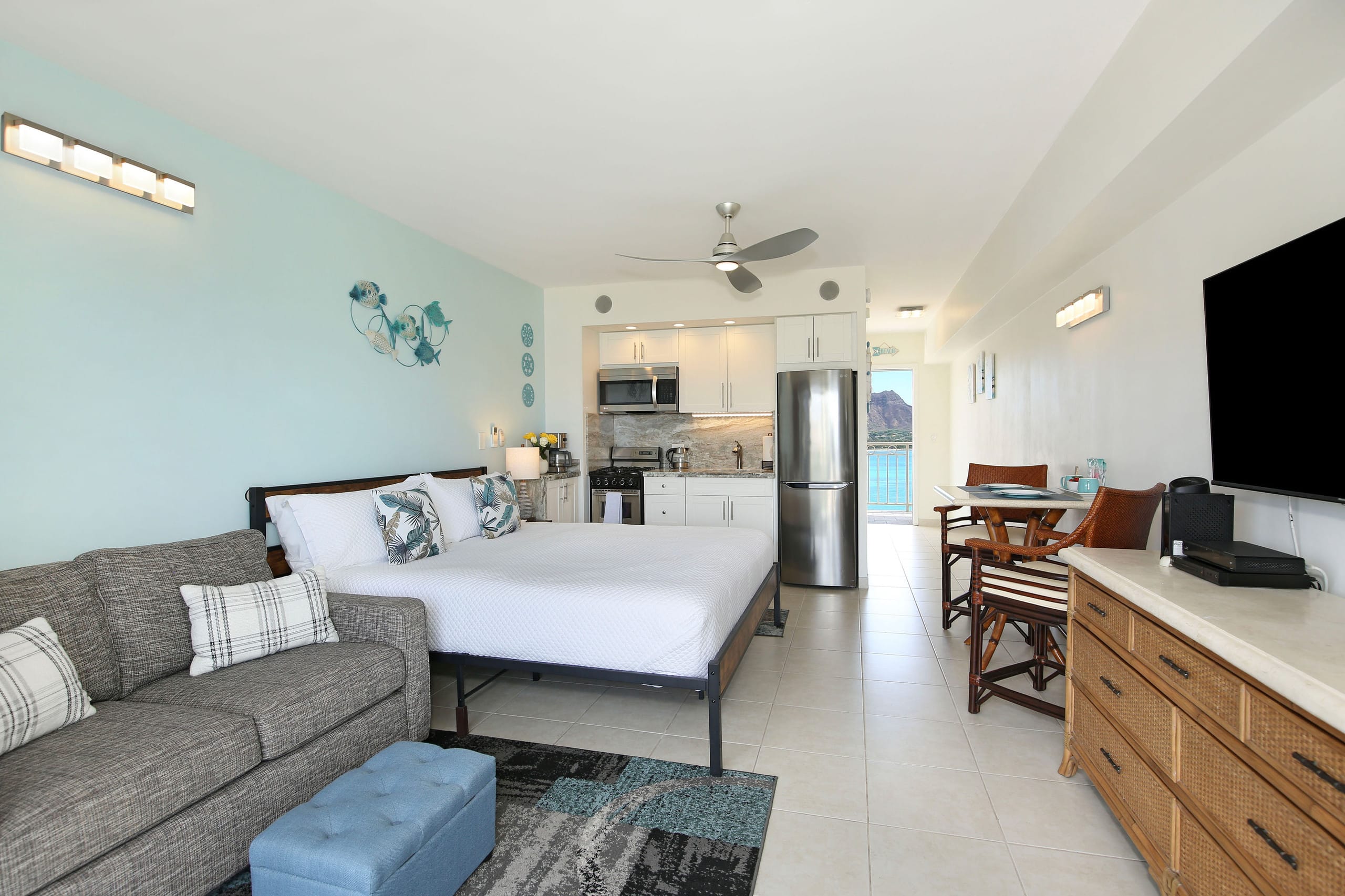 Condo in Honolulu · ★5.0 · Studio · 1 bed · 1 private bath - Image 33