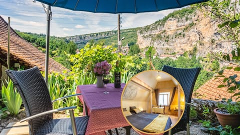 Studio with AC stunning view - Garden in the cliff