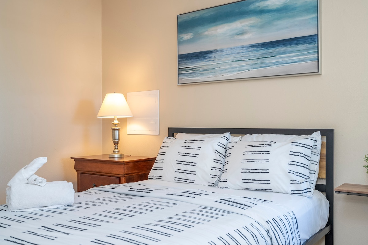 Versatile third bedroom — great for families, couples, or a group of friends.
Ashlyn said, "This is my 2nd stay here and I absolutely loved it again! it’s always clean, smells great when you walk in.  I would definitely recommend staying here!